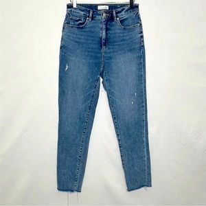 Loft The Curvy Skinny High Rise Raw Hem
Medium Wash Jeans - Size 28/6